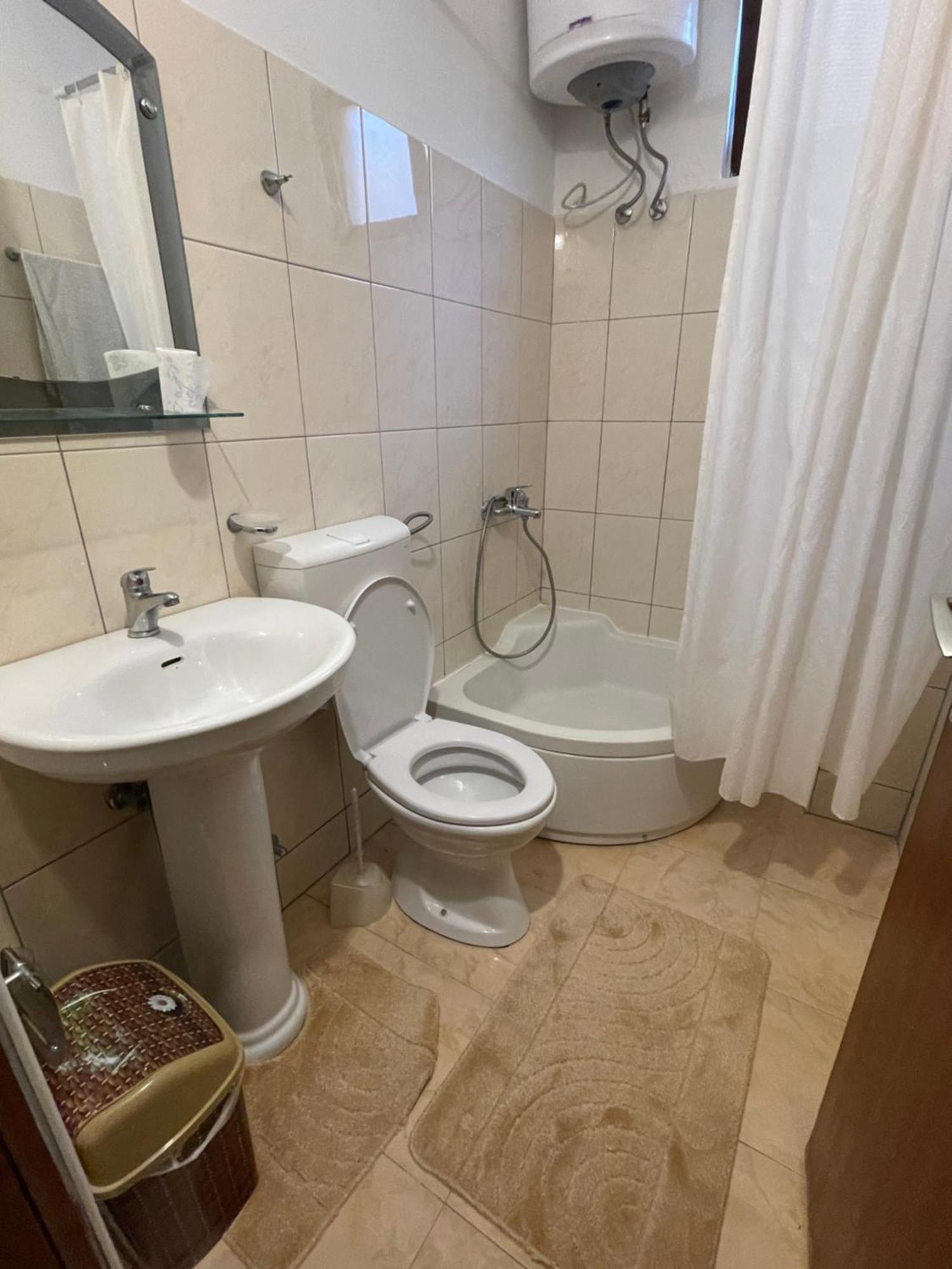 Days Inn Apartments Улцинь Номер фото